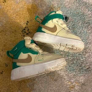 Nike Force 1 Mid SE kids Shoes Coconut Milk/Pink Rise/Green/Hemp) Size 3C